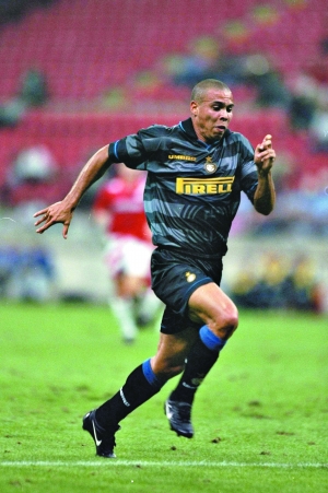 将胜利拱手 将胜利拱手